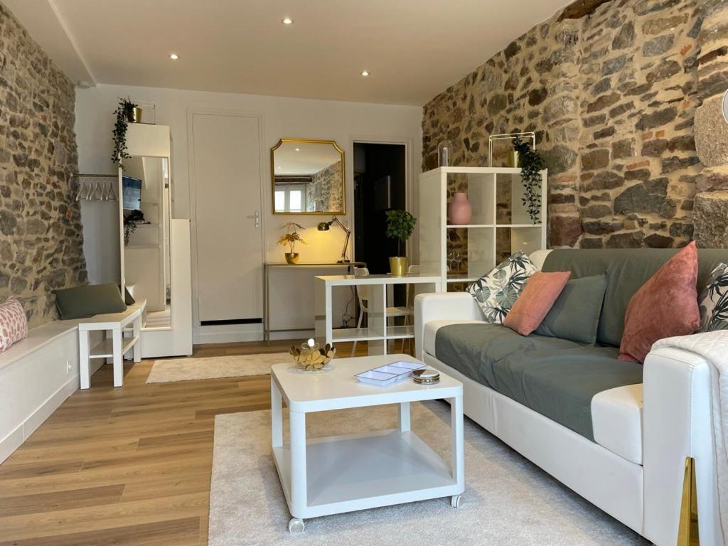 Studio Hypercentre A 1 Mn Plage Et Des Ports Granville Luaran gambar
